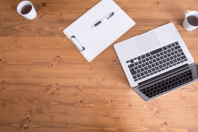 柔軟な契約ができるサービスオフィスで働くチームの様子