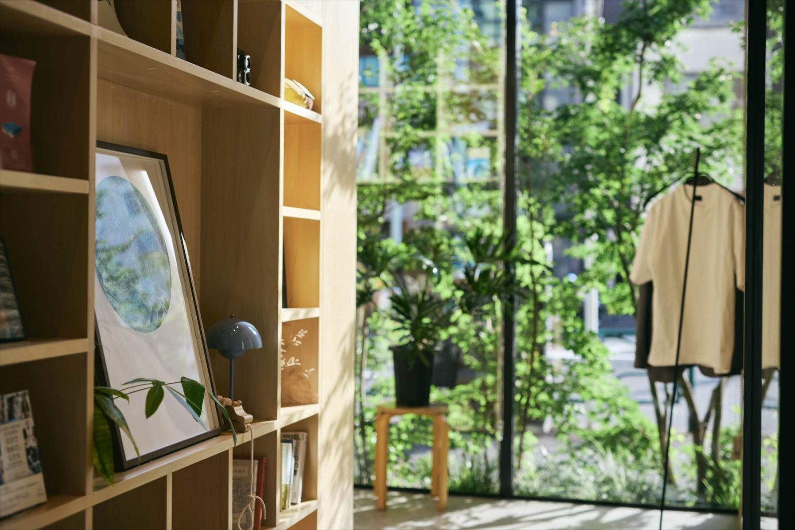 MID POINT渋谷神泉のフリーアドレス席とオシャレな内観