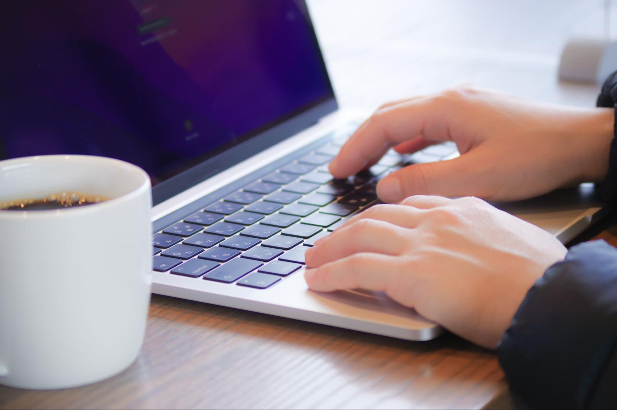 丸の内でレンタルオフィスを活用して働くイメージ