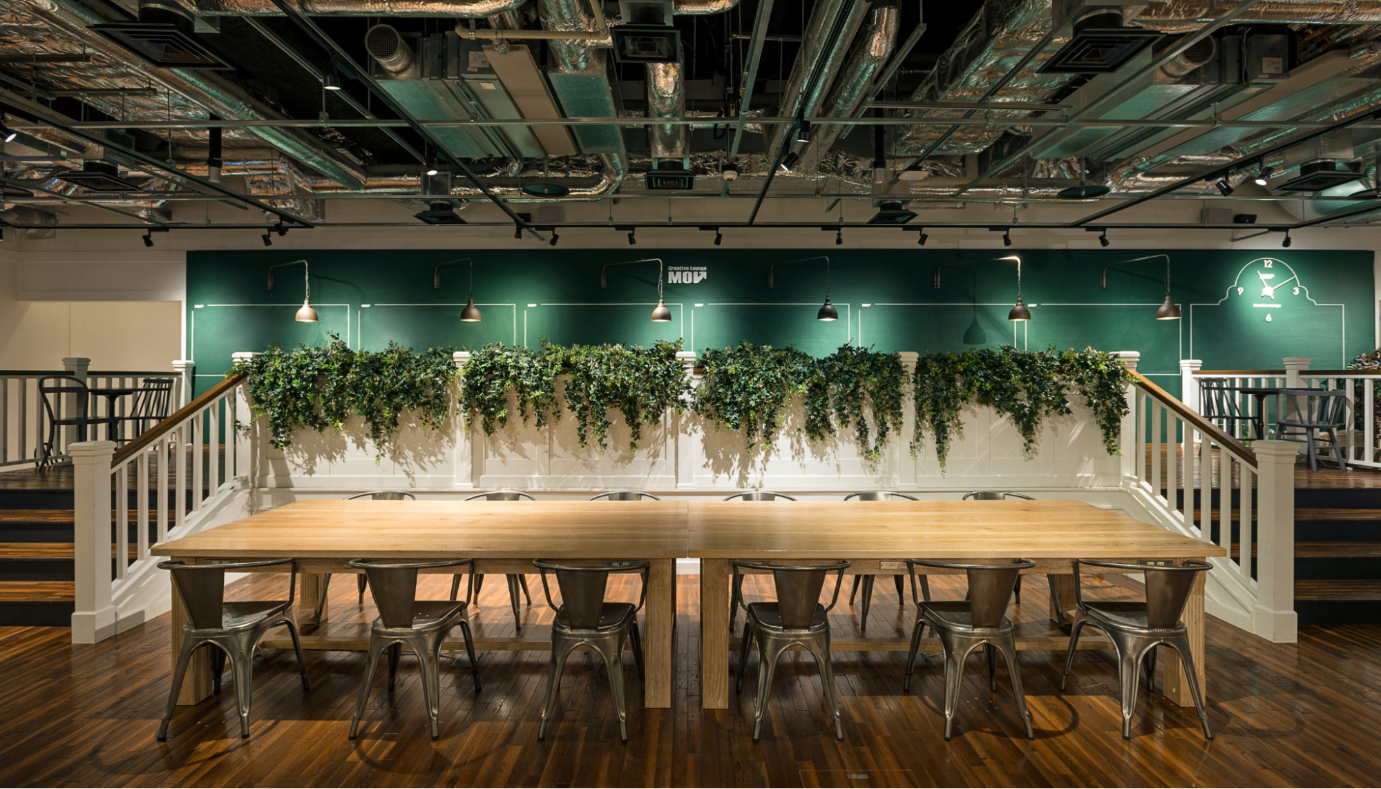 Creative Lounge MOVの広いオープンスペース席の内観