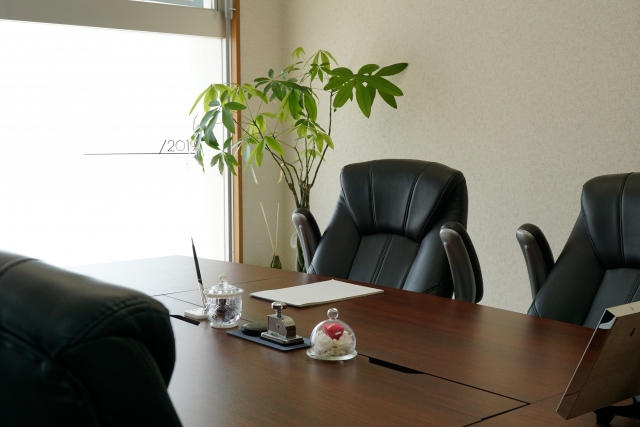 会議室や個室があるレンタルオフィスのワークスペース