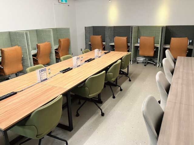 Coin Space渋谷マークシティ店のワークスペース内観