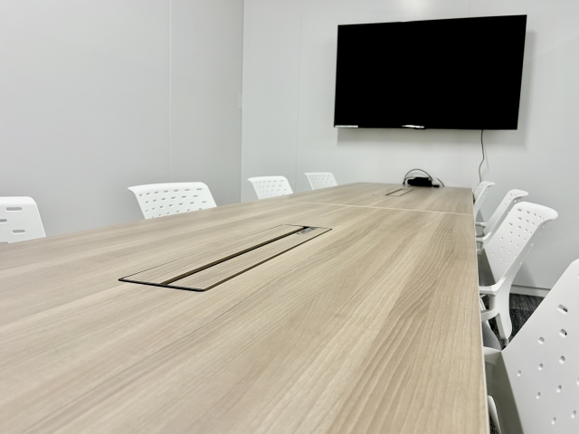 スタートアップが補助金や助成金を活用してオフィス費用を確保するイメージ