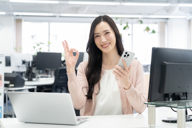 固定の個室オフィスで安定して業務を行う企業
