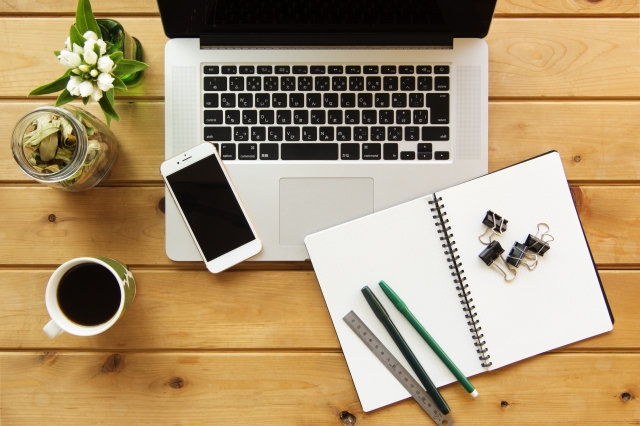 バーチャルオフィスで仕事をするときの手元のイメージ