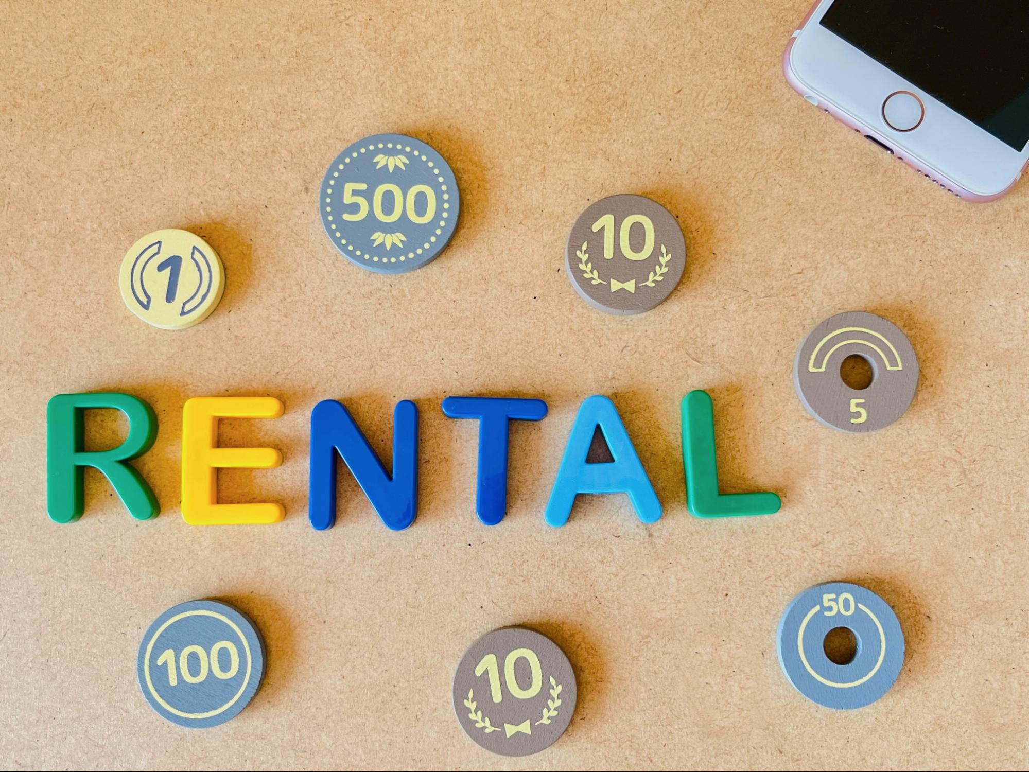 レンタルオフィスの料金相場を表す硬貨と『RENTAL』のイメージ