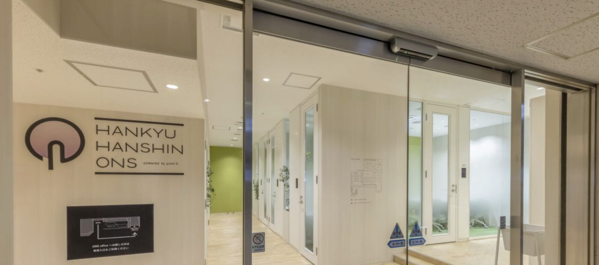 阪急阪神ONS大阪梅田（comolu）の完全個室型レンタルオフィス内観