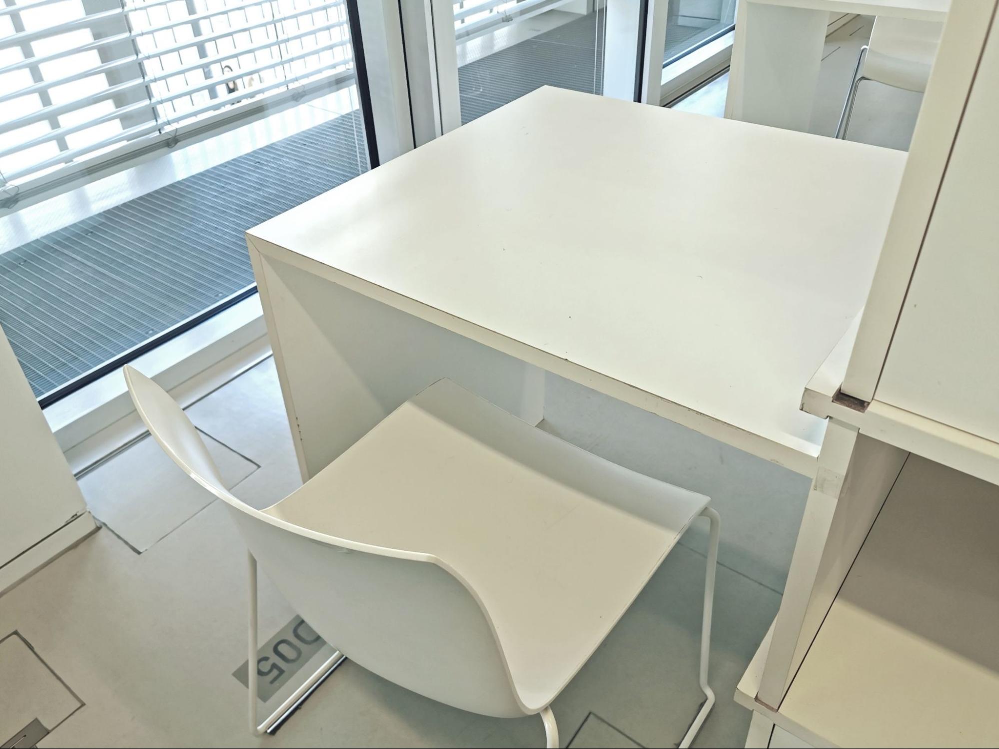 共用スペースの一角に設置されたオフィス集中ブース